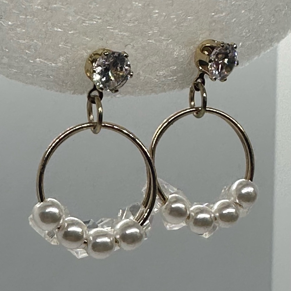 ✨ NWT Delicate Gold Crystal Pearl Hoop Dangle Earrings ✨ - Picture 11 of 16